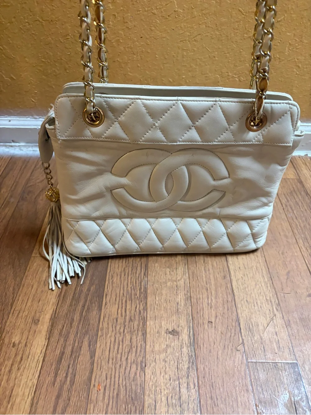 Chanel vintage  Leather Shoulder Bag with Chain Straps